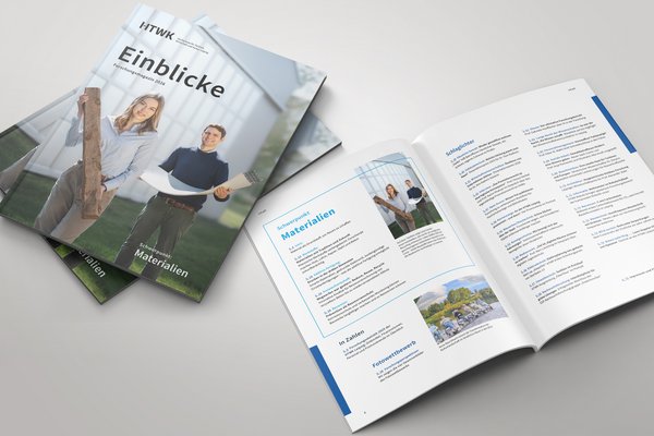 geschlossene und geöffnete Einblicke-Magazine mit dem Inhaltsverzeichnis