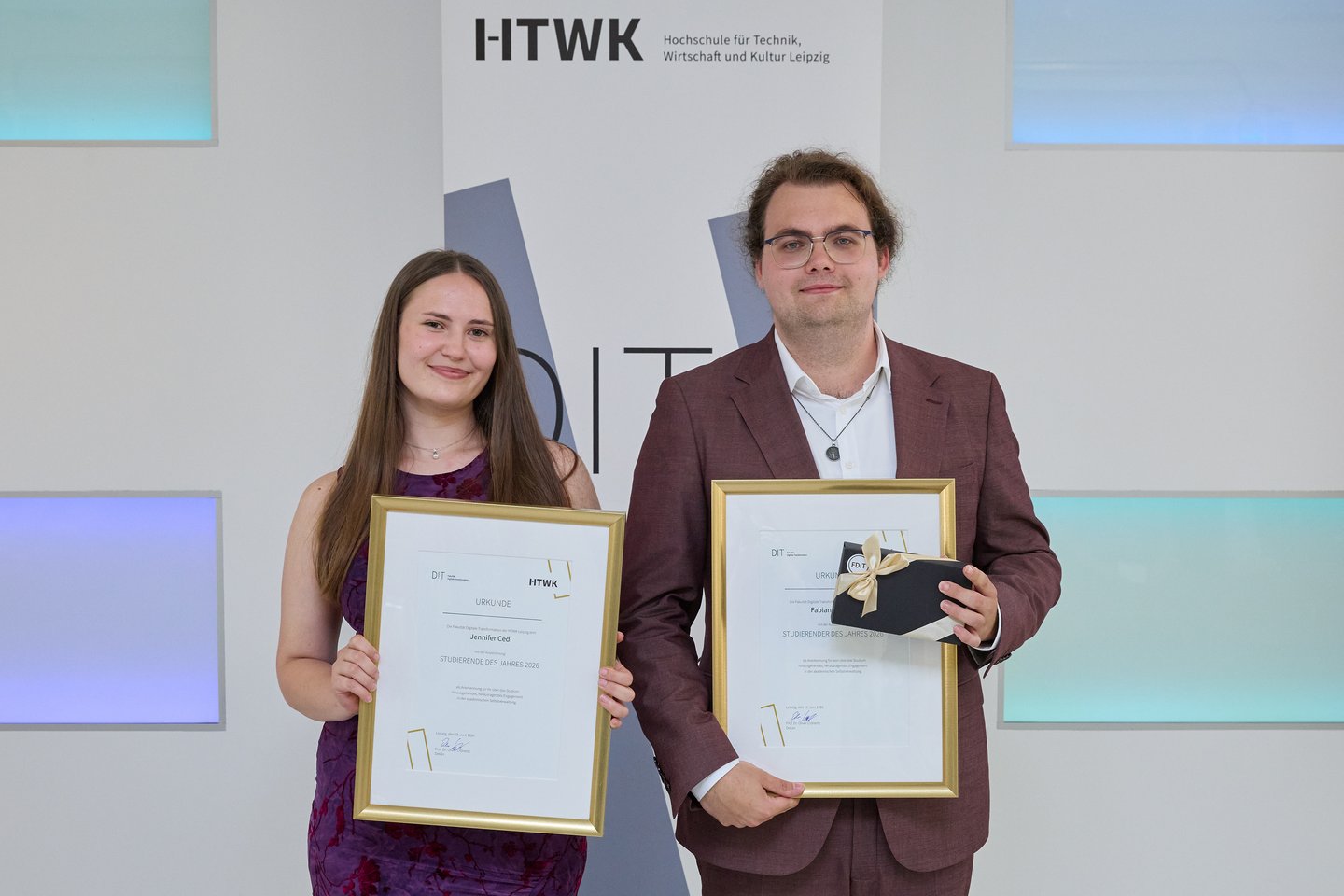Studierende des Jahres 2026 Zwei Studierende erhalten Auszeichnungsurkunden als Studierende des Jahres