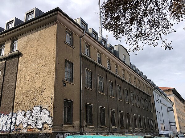 altes graubraunes Haus
