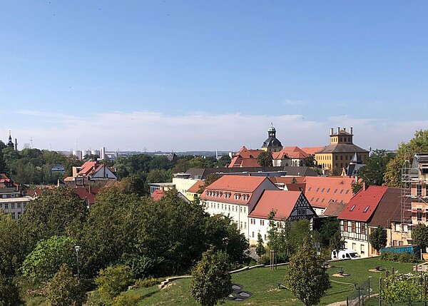 Der Blick vom Digitalisierungszentrum Zeitz (DZZ) auf die Stadt Zeitz Der Blick vom Digitalisierungszentrum Zeitz (DZZ) auf die Stadt Zeitz