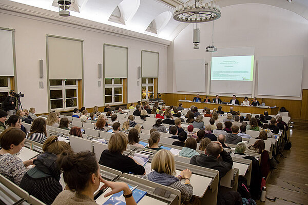 Kongress Soziale Arbeit (Foto: Robert Weinhold/HTWK Leipzig) Gefülltes Auditorium beim Kongress Soziale Arbeit